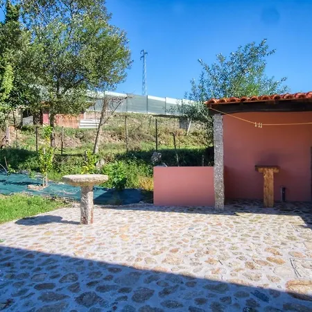 Quinta Dos Caseiros Do Paço De Giela *