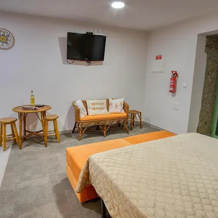 Quinta Dos Caseiros Do Paço De Giela